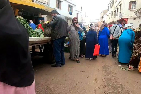 “الاسواق العشوائية ” القلاع المستعصية عن الرضوخ للحجر الصحي