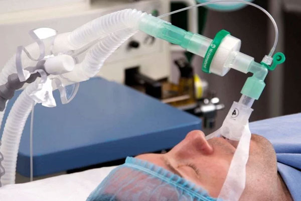 لهذا السبب يصاب بالغون بحالات وخيمة لـ”كوفيد-19″ رغم عدم معاناتهم من أمراض مزمنة!