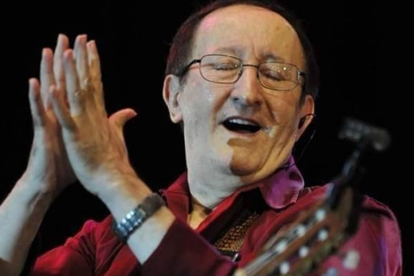 إيدير، صاحب أغنية “أفافا إينوفا” ينتقل إلى دار البقاء، والأغنية الأمازيغية في حداد