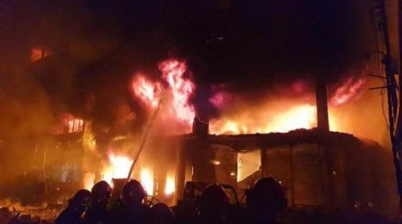 الدار البيضاء.. اندلاع حريق كبير بمستودع للتخزين مخلفا خسائر مادية