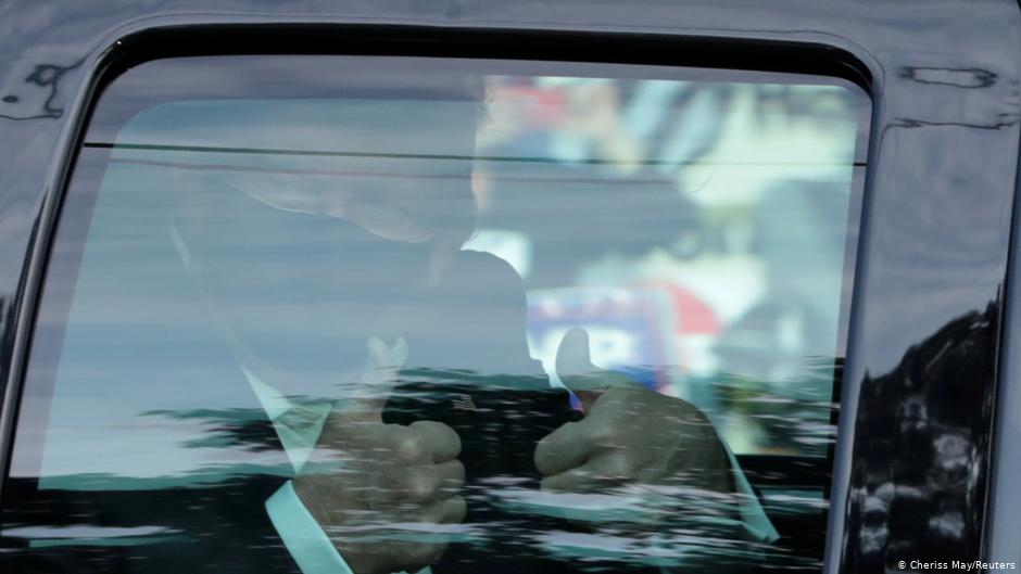 بطريقة استعراضية.. ترامب يغادر المستشفى مؤقتا ويحصد انتقادات كثيرة