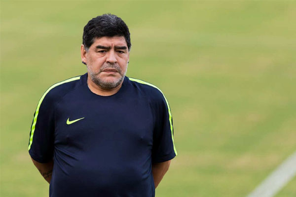 إدخال أسطورة كرة القدم الأرجنتينية دييغو مارادونا الى المستشفى