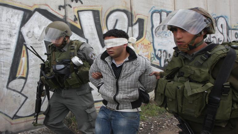 قوات الاحتلال الإسرائيلي تعتقل 14 مواطنا فلسطينيا من مختلف محافظات الضفة الغربية المحتلة.