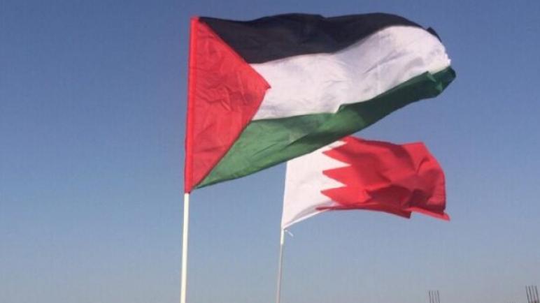 أعلن وزير الخارجية والمغتربين الفلسطيني رياض المالكي، مساء الجمعة، الاستدعاء الفوري للسفير الفلسطيني المعتمد لدى مملكة البحرين للتشاور ومن أجل اتخاذ الخطوات الضرورية حيال قرار البحرين للتطبيع مع دولة الاحتلال.
